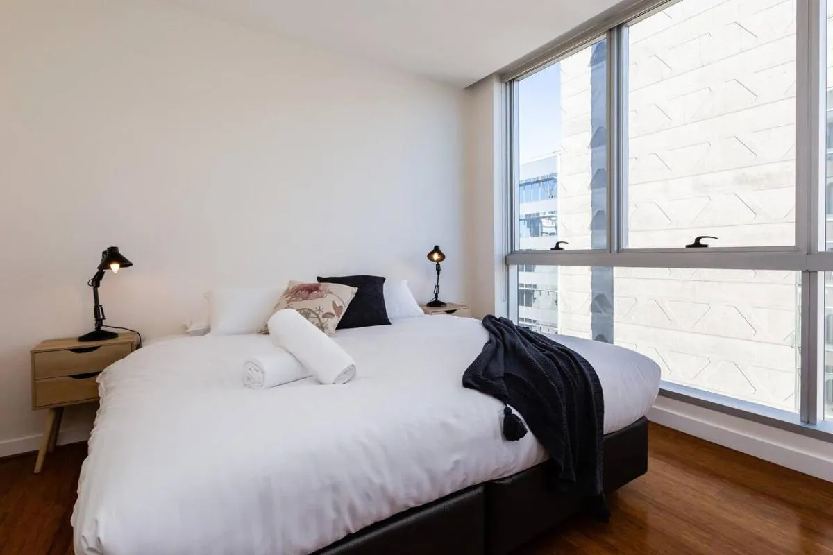 Inner City Seclusion near RMIT with Parking — 2