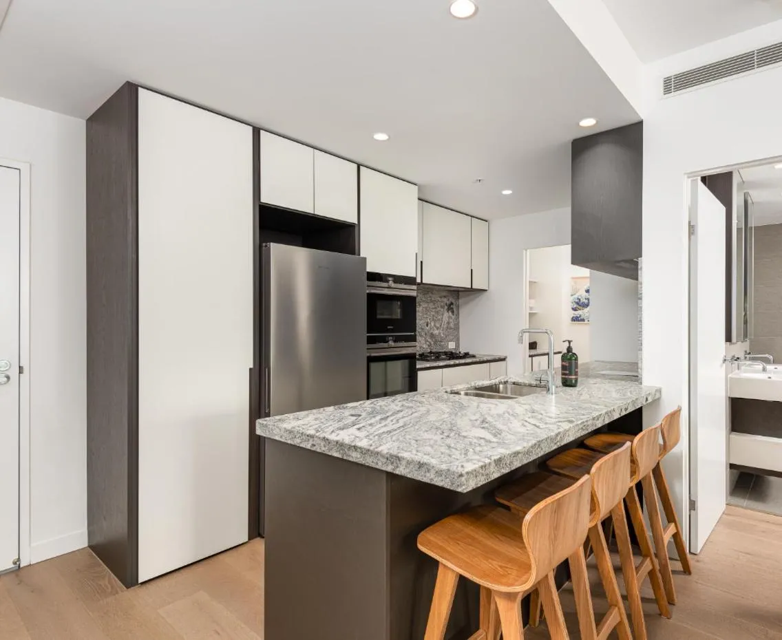 Irresistible 3br2ba Apt West Side Place — 5