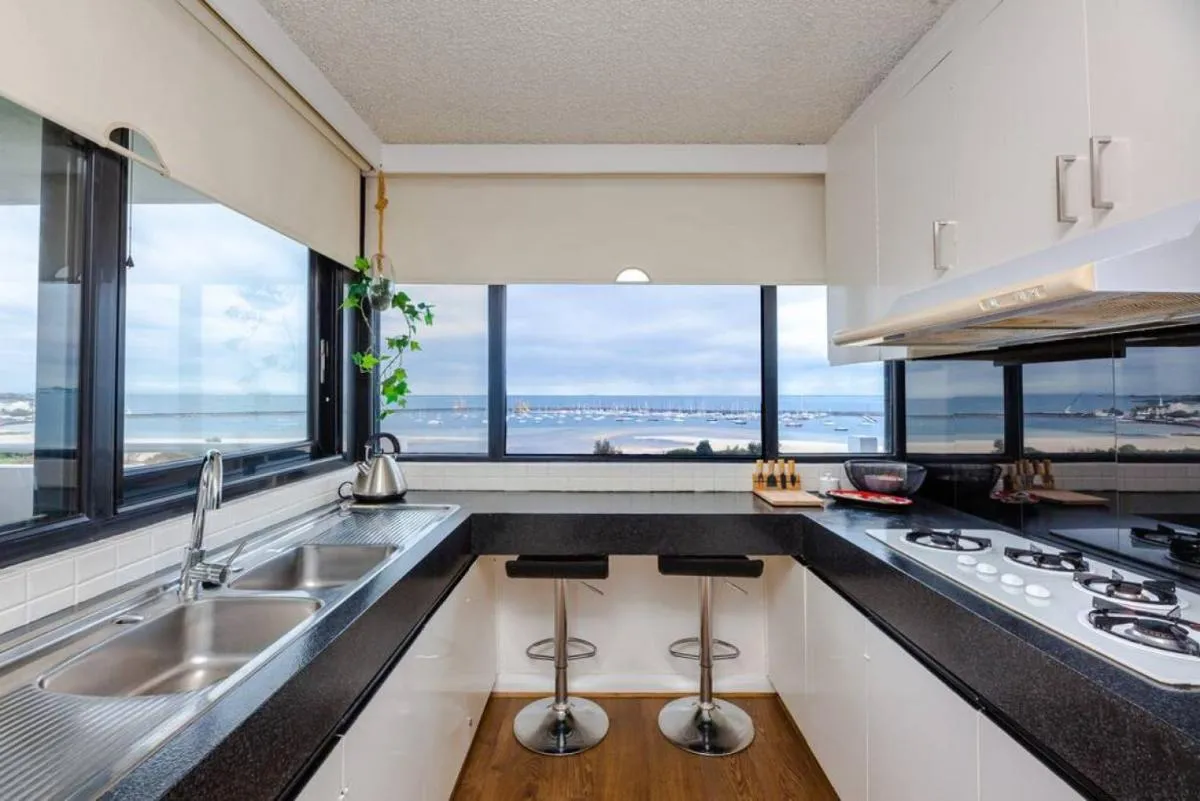 Jade – St Kilda Beach Side, Uninterrupted Views — 4