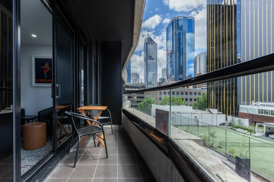 Katherine Place – Modern and Central Balcony Pad