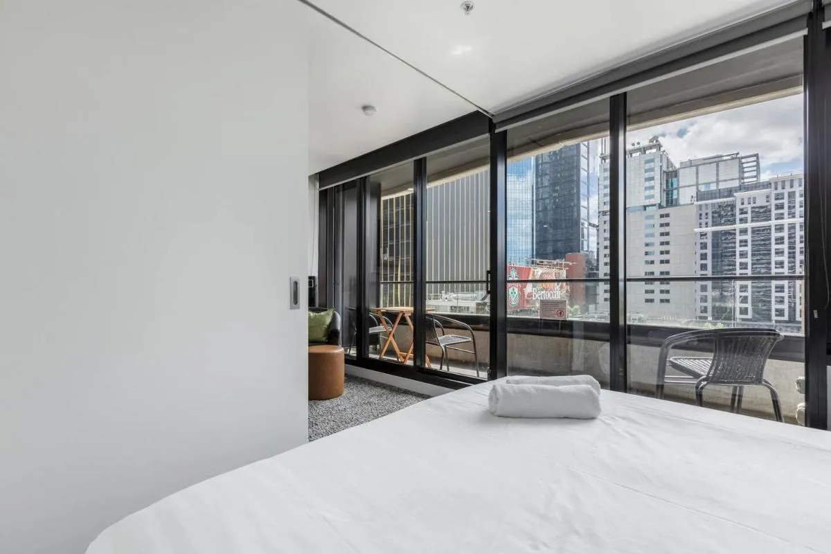 Katherine Place – Modern and Central Balcony Pad — 2