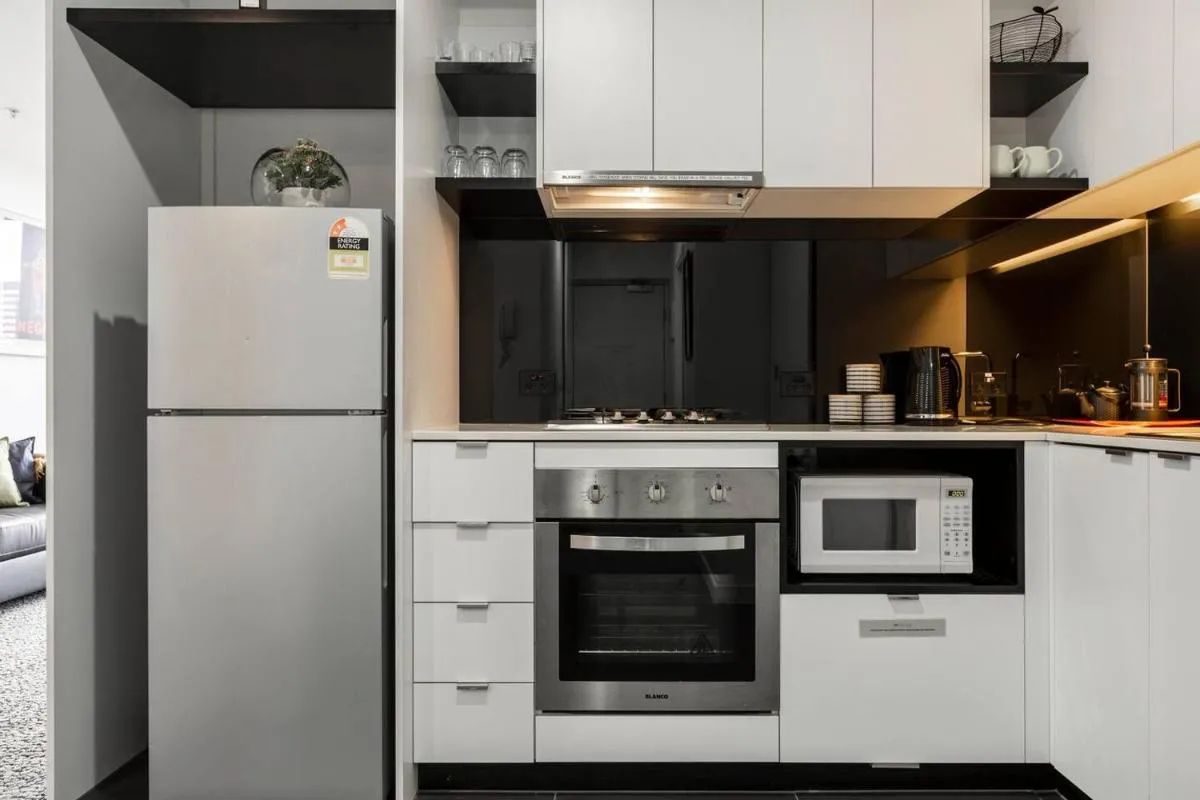 Katherine Place – Modern and Central Balcony Pad — 4