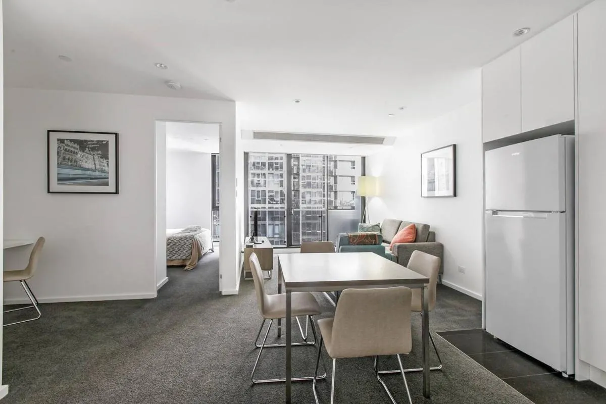 Kavanagh Cool – A Central Resort-style Pad — 5