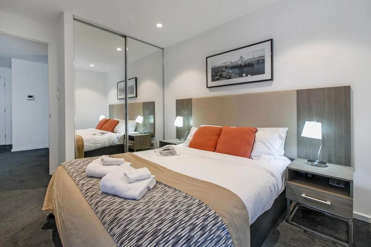Kavanagh Cool – A Central Resort-style Pad — 2