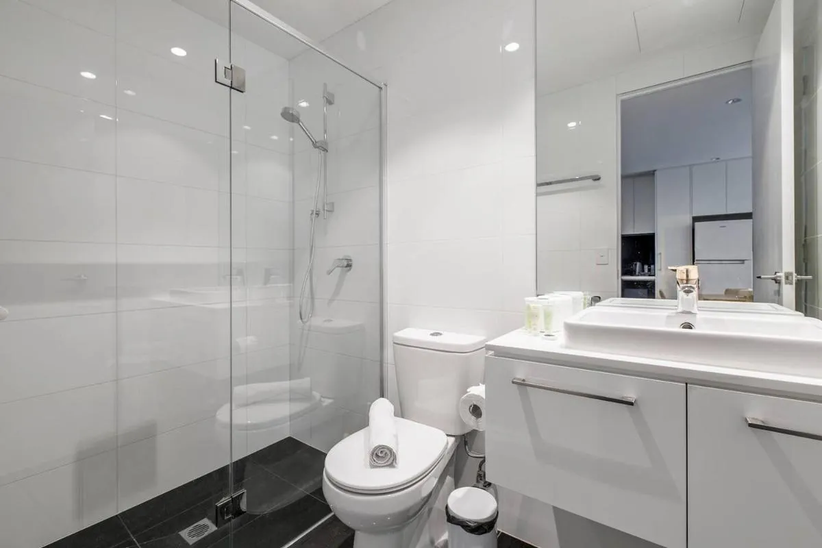 Kavanagh Cool – A Central Resort-style Pad — 3