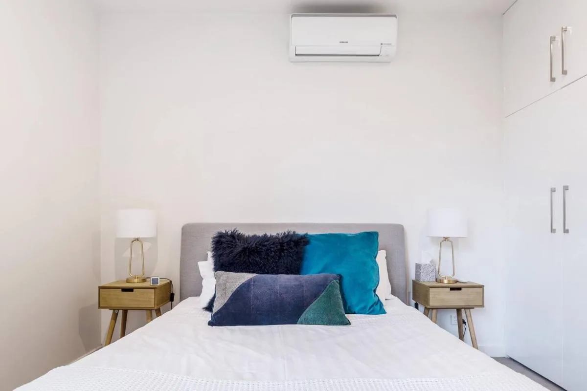 Laneway Leisure – Leafy Delight in the Heart of Fitzroy — 2