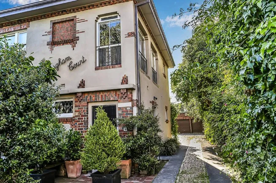 Large 3 Bed Art Deco Apartment in Camberwell — 5