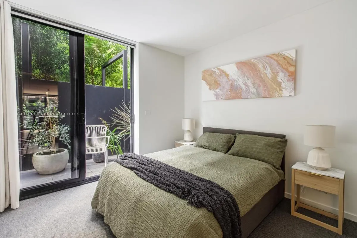 Large Central Prahran Retreat — 2