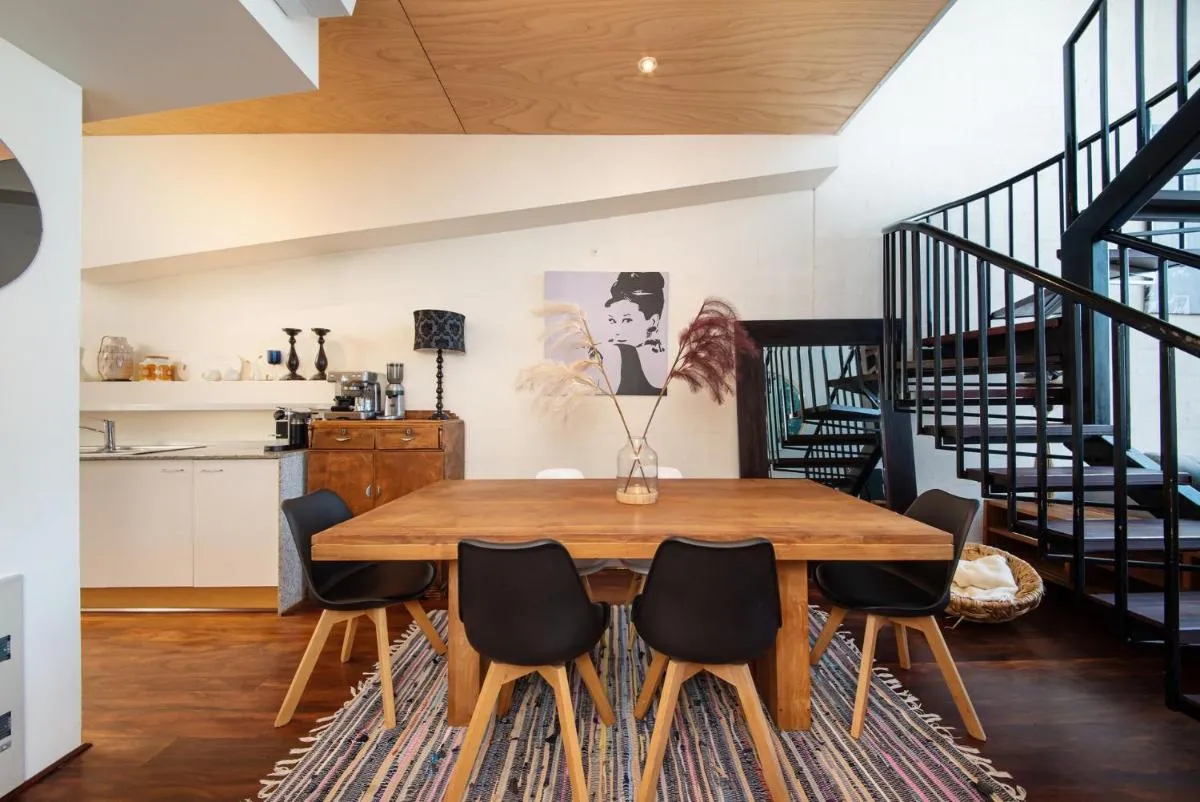 Loft Living Close to the MCG — 5