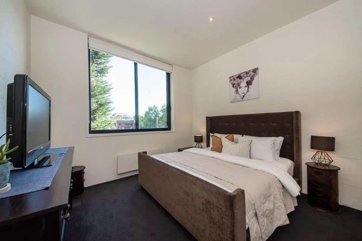 Loft Living Close to the MCG — 2