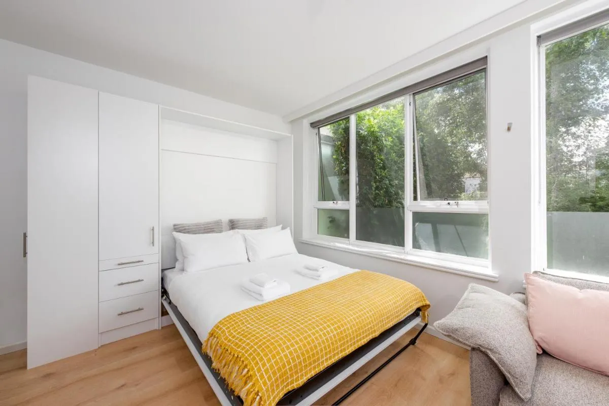 Lovely Studio with Free Parking in East Melbourne! — 3