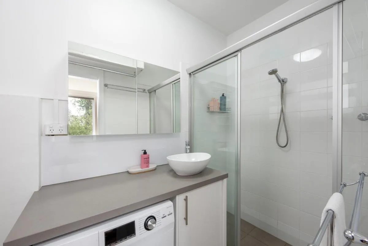Lovely Studio with Free Parking in East Melbourne! — 4