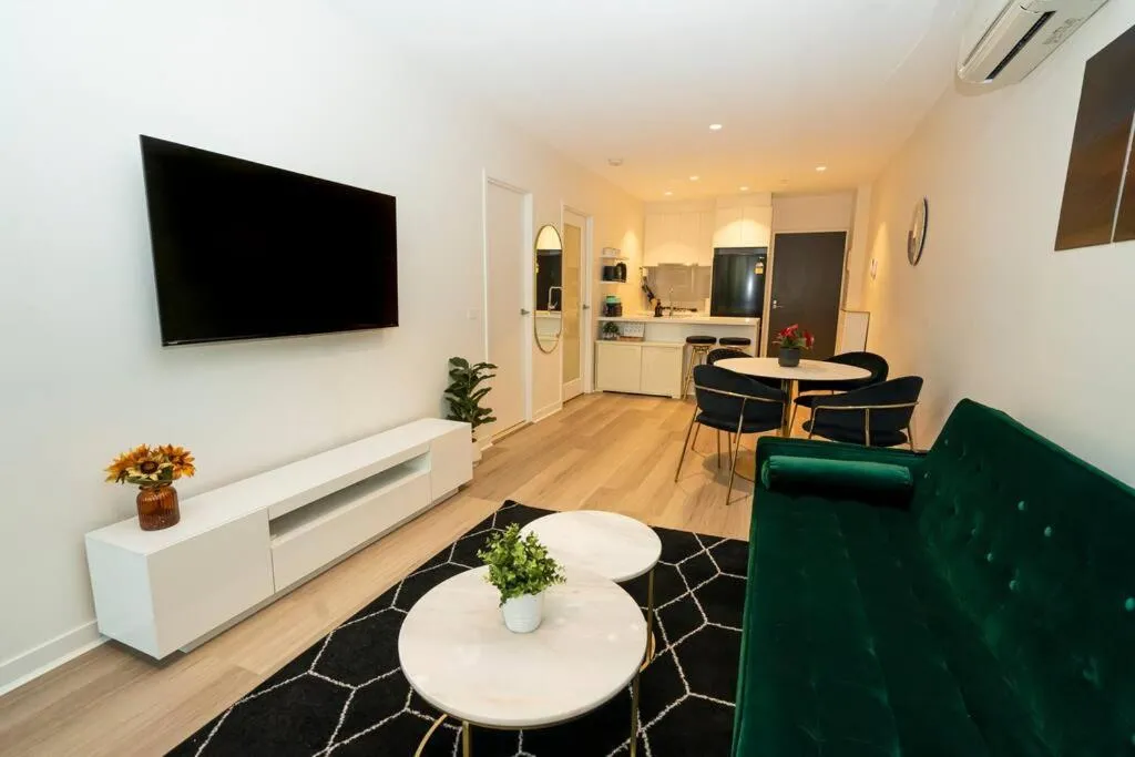 Luxe Haven – 42nd Floor Panoramic City Views