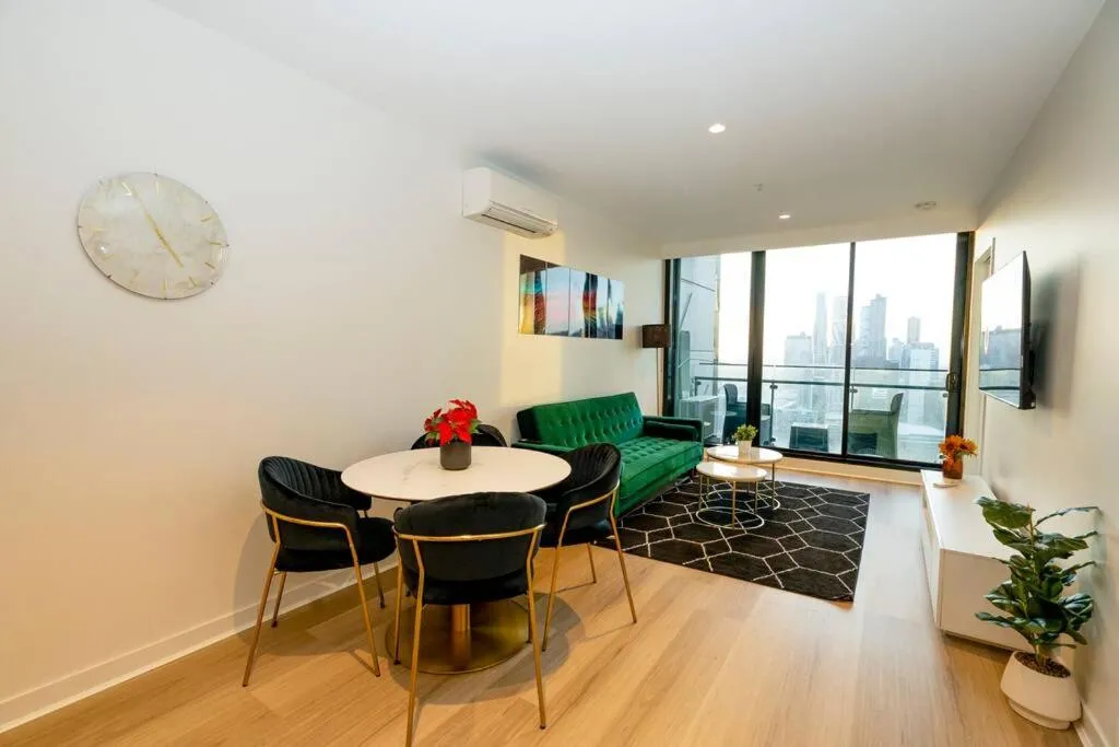 Luxe Haven – 42nd Floor Panoramic City Views — 5