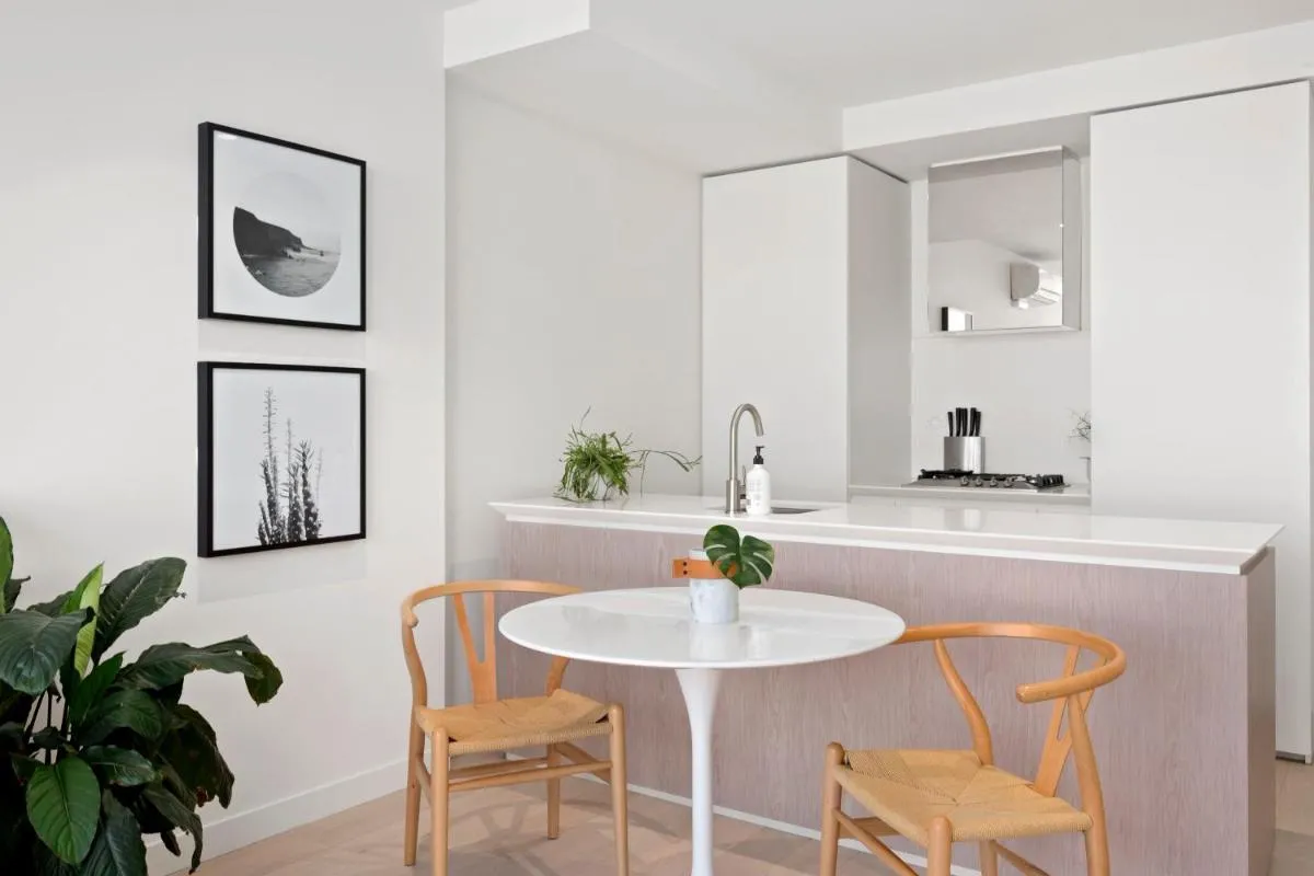 Luxuria Apartments – EQ Tower — 3