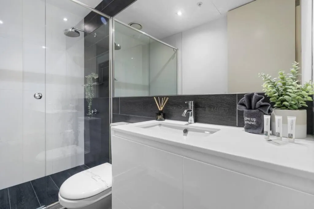 Luxurious Fitzroy Street Getaway — 3