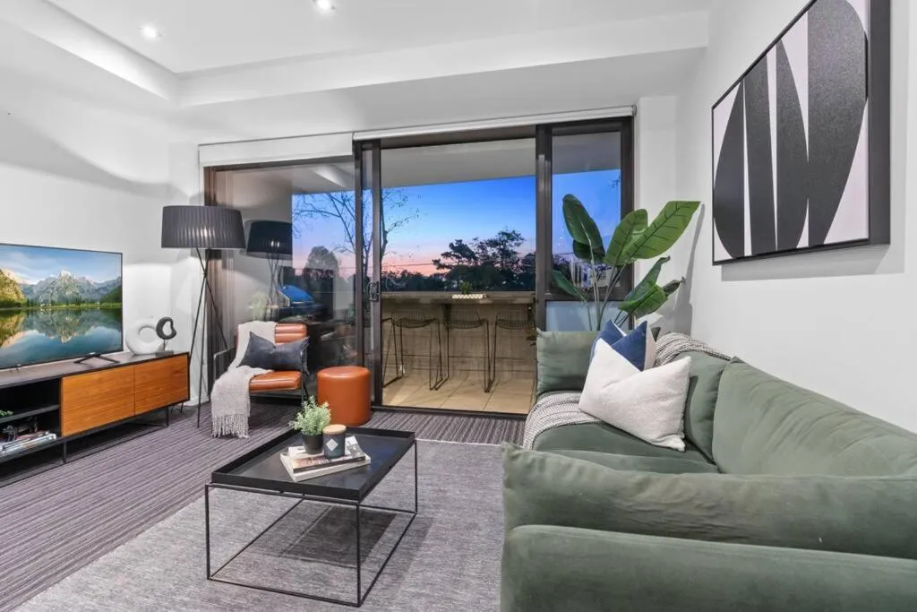Luxurious Fitzroy Street Getaway