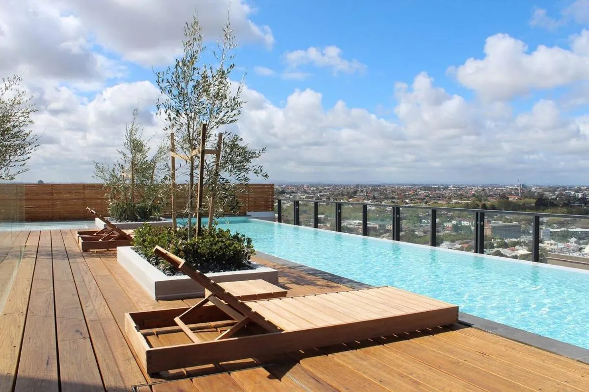 Luxurious Flemington with Stunning Racecourse View — 4