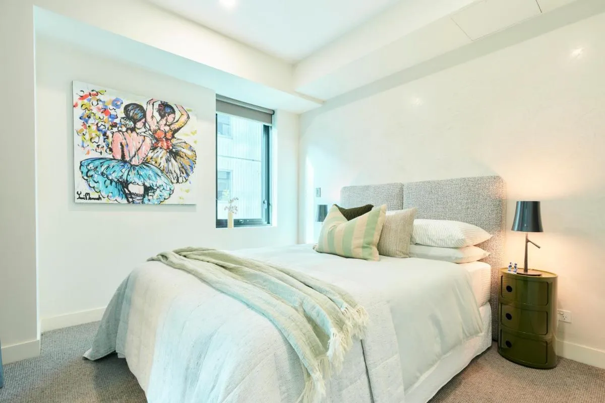 Luxury 1 Bed Apartment for Long Term Stay — 2