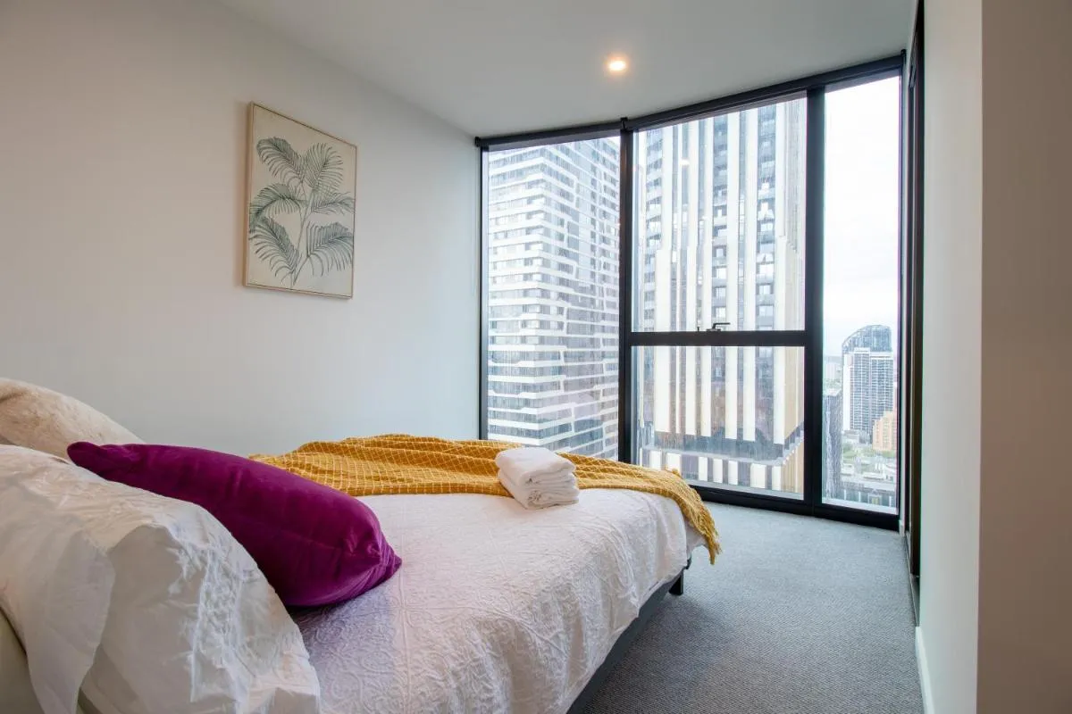 Luxury CBD Skyline View — 2