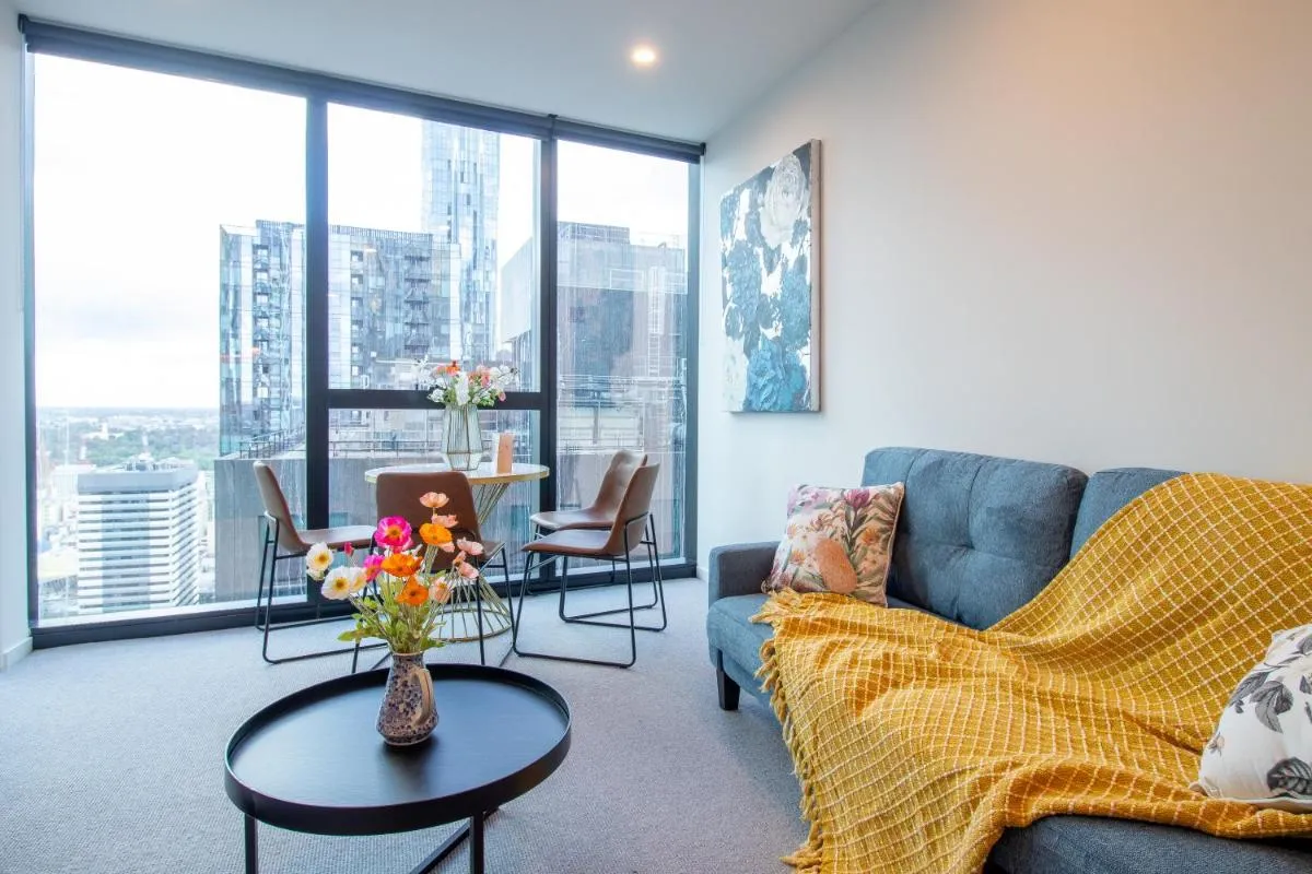 Luxury CBD Skyline View — 5