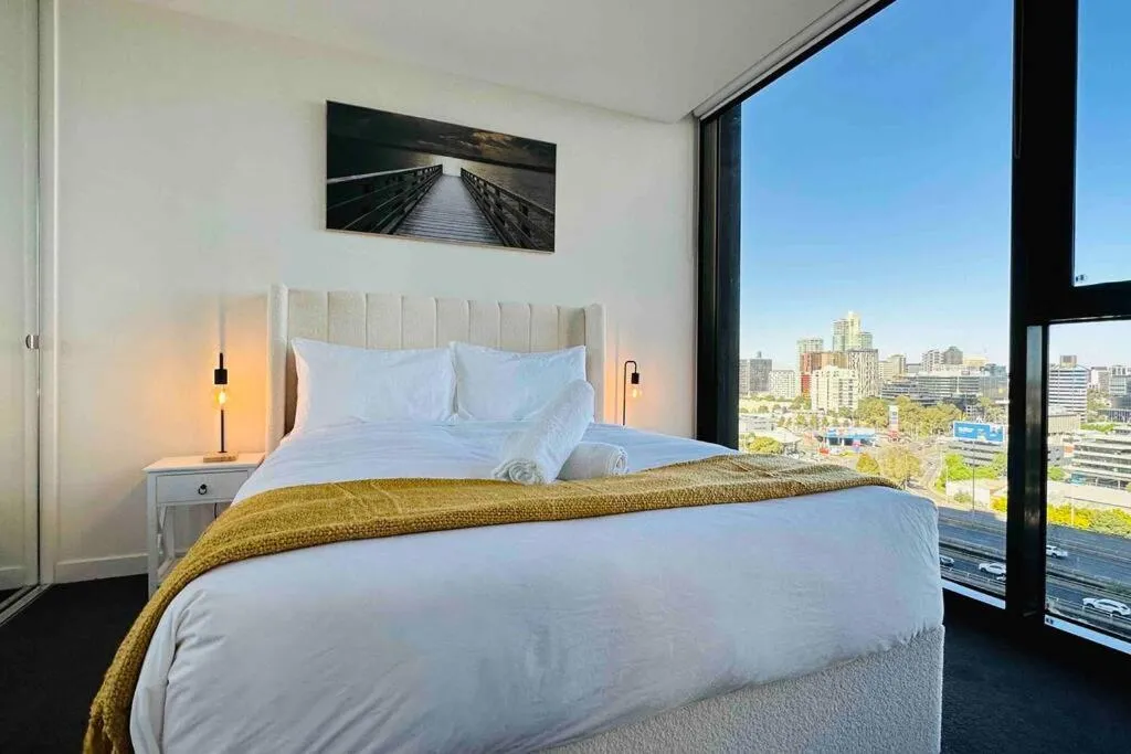 Luxury Condo w/ Ocean View, Pool, Gym near Crown — 2