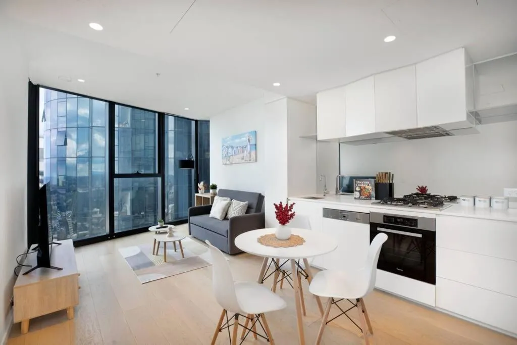 MSQ 1 Bed Apt with Amazing City & Sea View