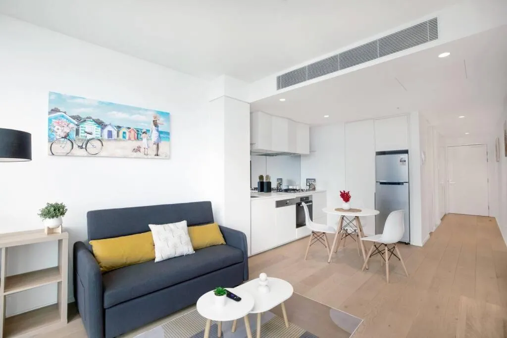 MSQ 1 Bed Apt with Amazing City & Sea View — 4