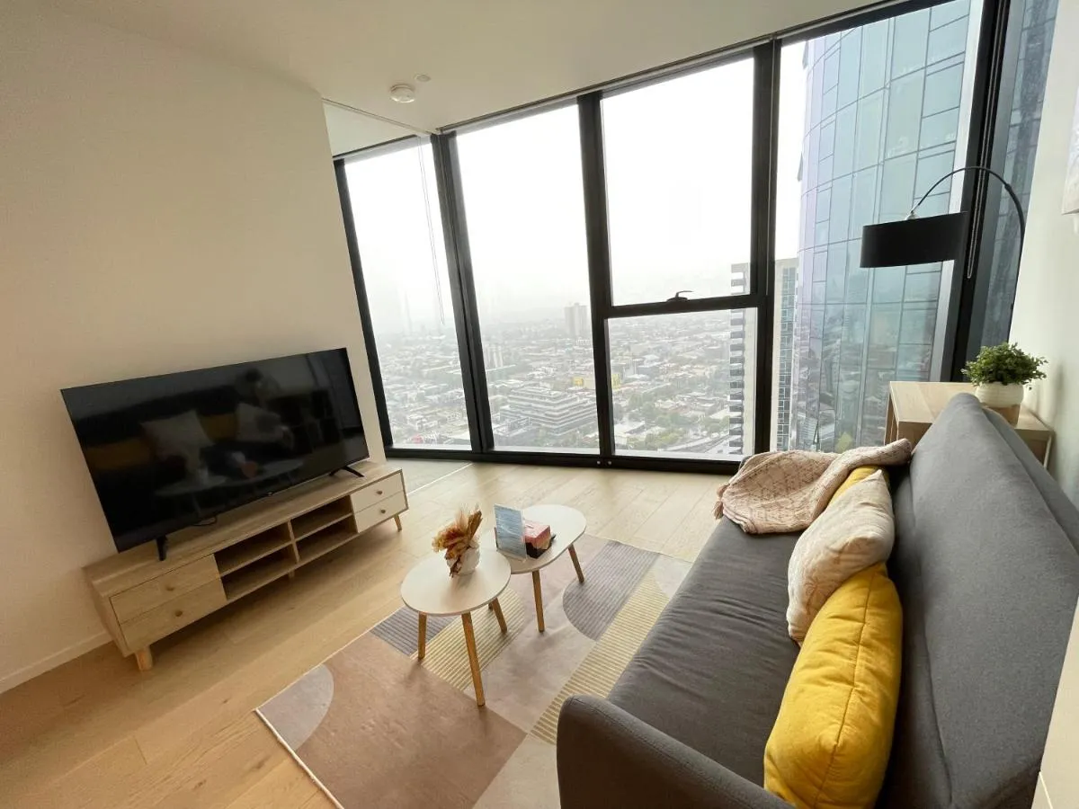 MSQ 1 Bed Apt with Amazing City & Sea View — 5