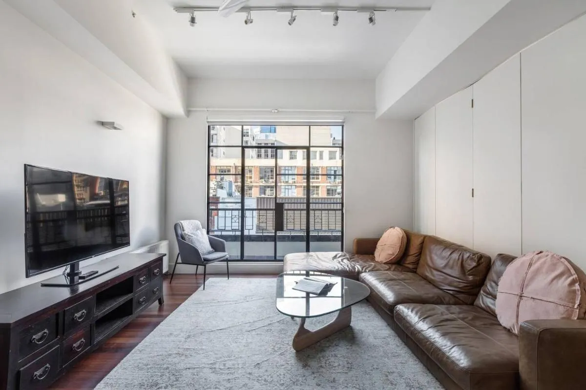 Majorca Classic – Boutique Flinders Lane Balcony Pad — 5