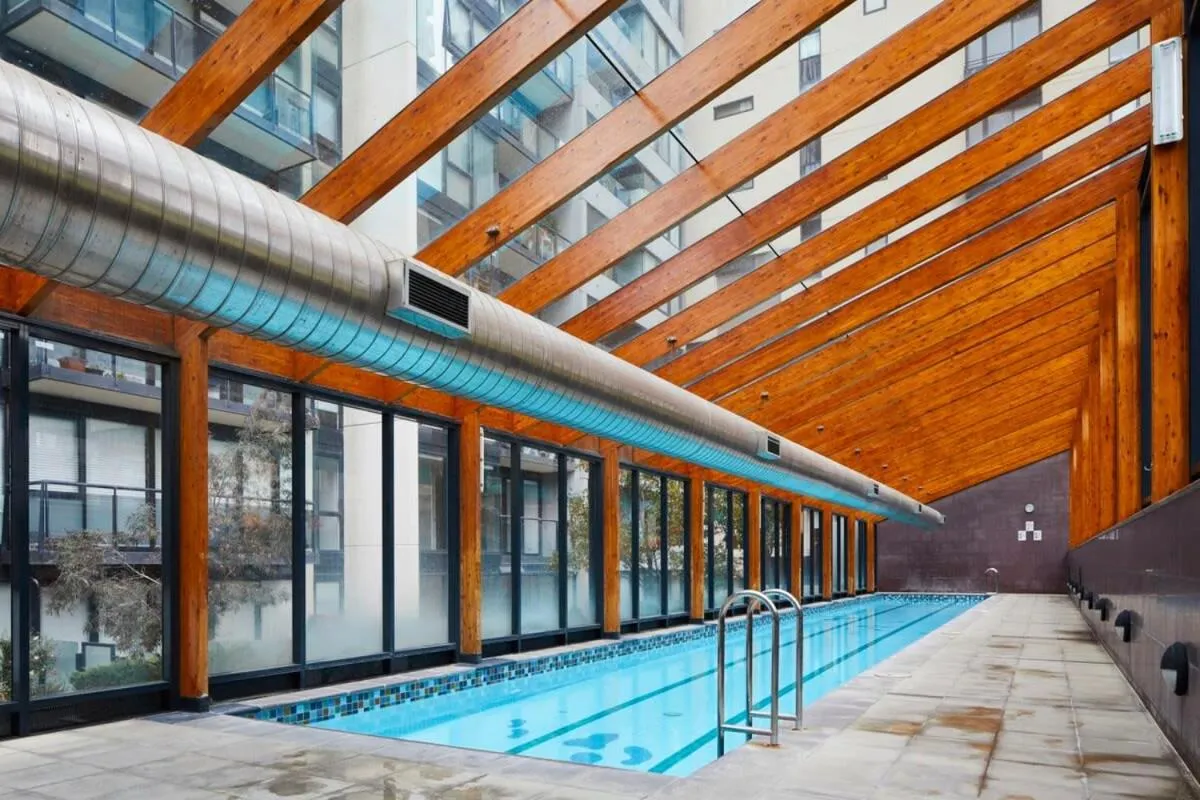 Melbourne CBD Apt With A C Balcony & Pool — 4