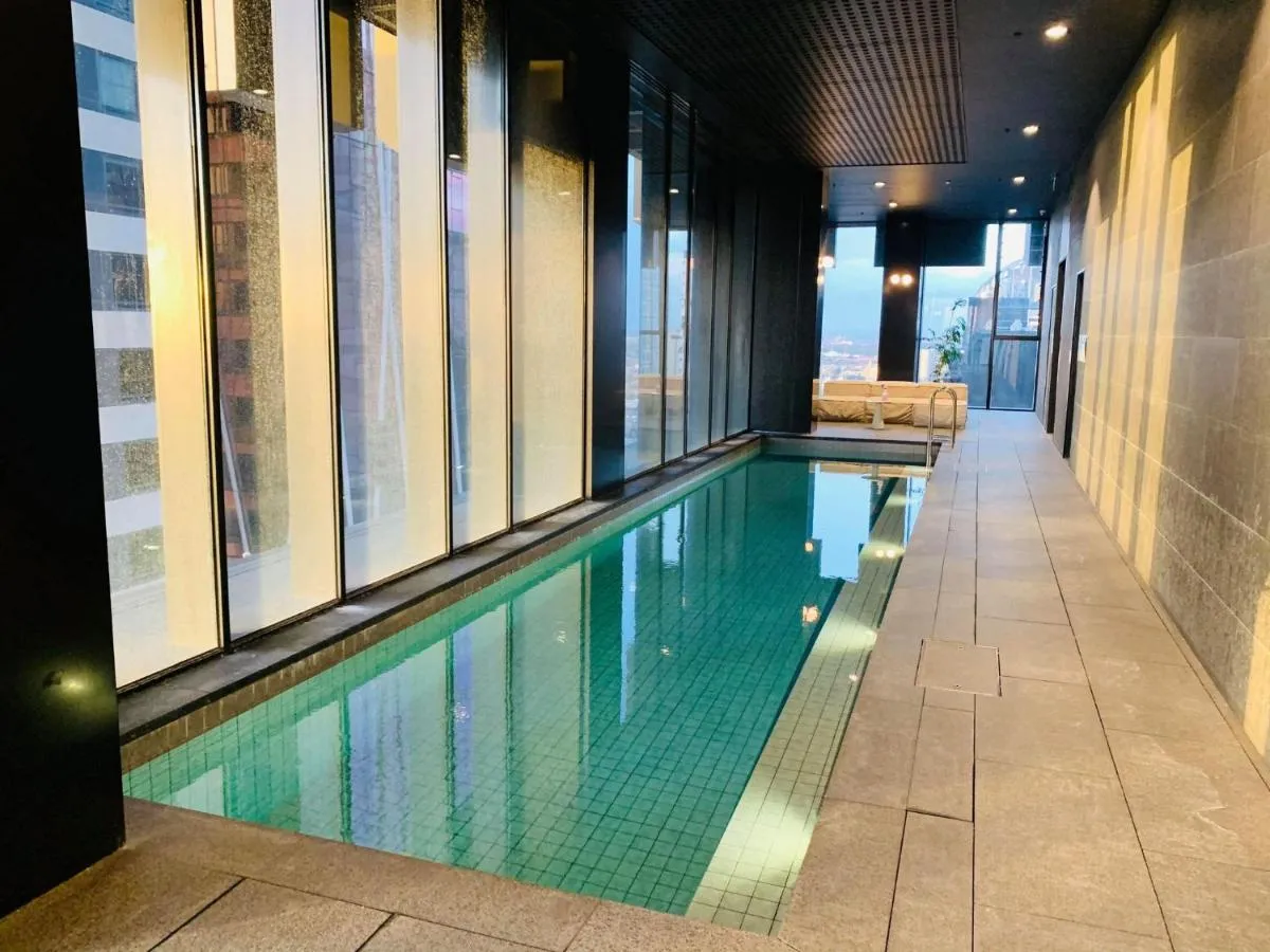 Melbourne CBD Empire Apartment — 3