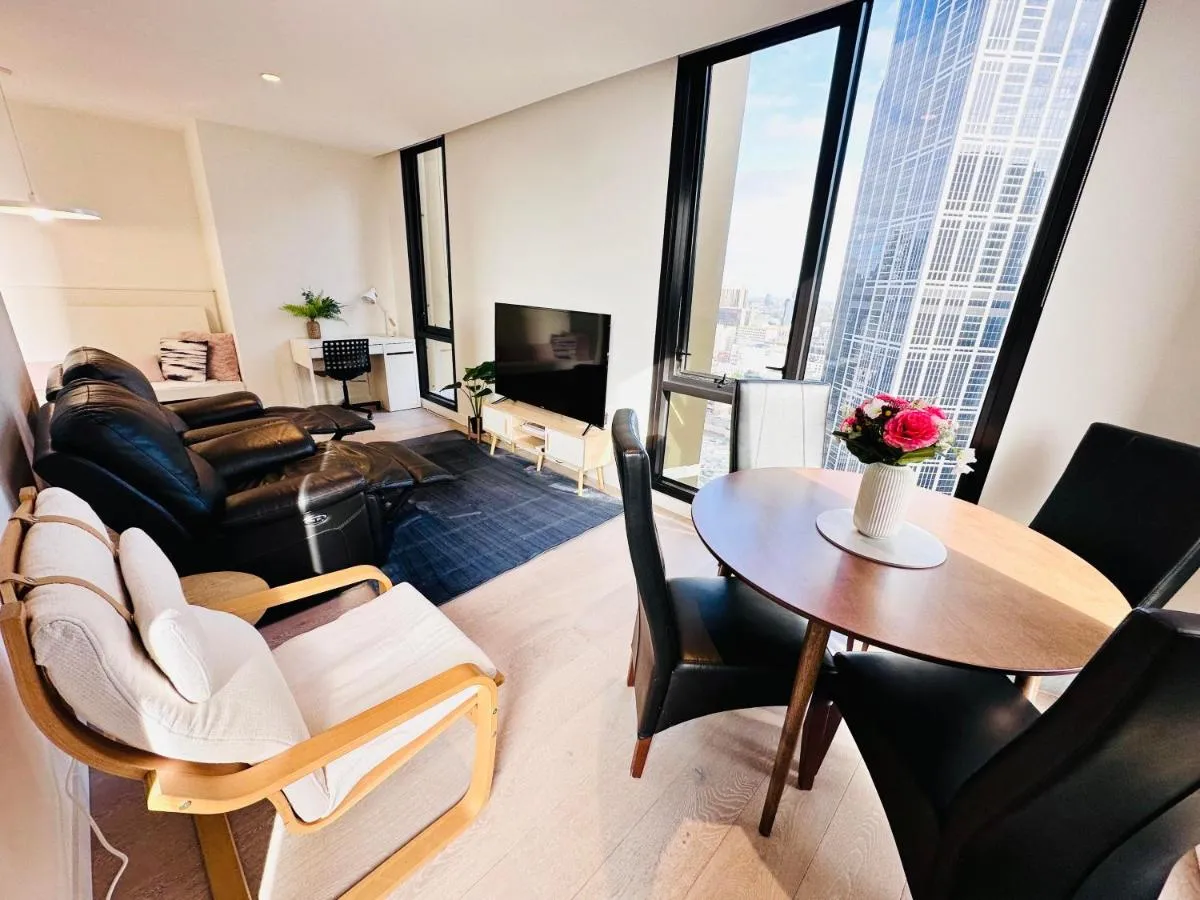 Melbourne CBD Empire Apartment — 5