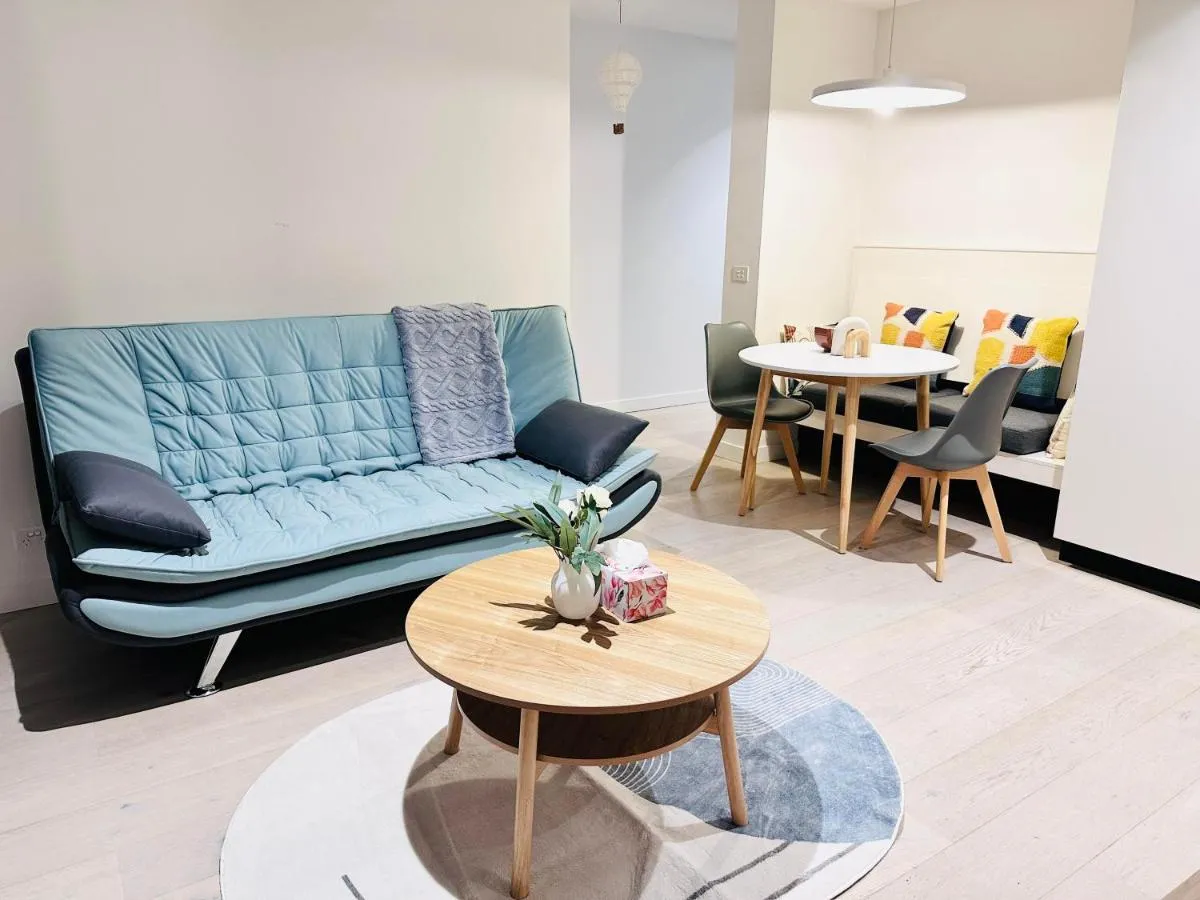 Melbourne CBD Empire Apartment — 4