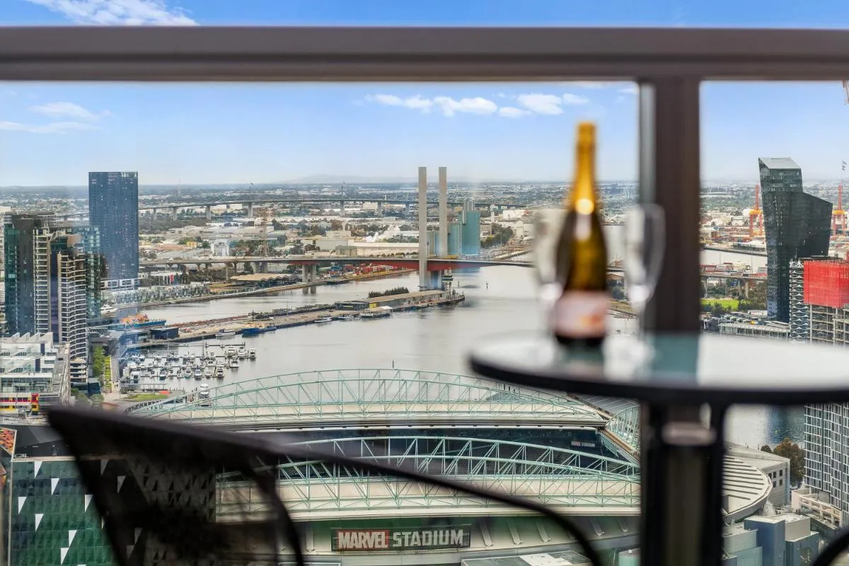 Melbourne CBD Water Views Parking WiFi Wine — 2