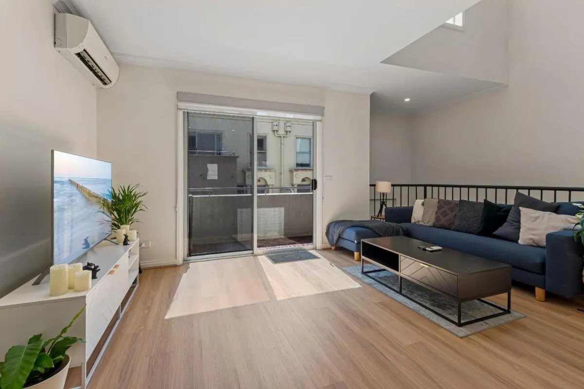 Melbourne CBD edge lifestyle home — 5