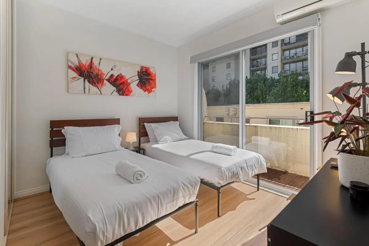 Melbourne CBD edge lifestyle home — 2