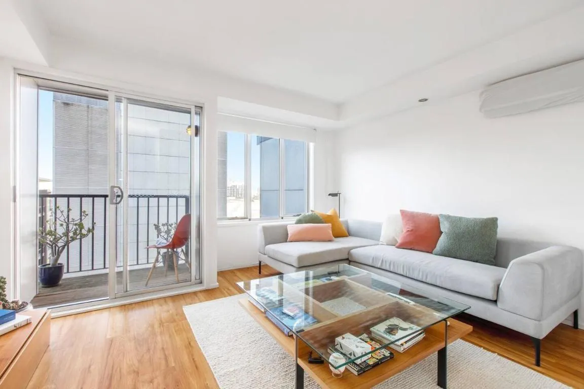‘Melbourne Chic on Russell’ Cosy City Living