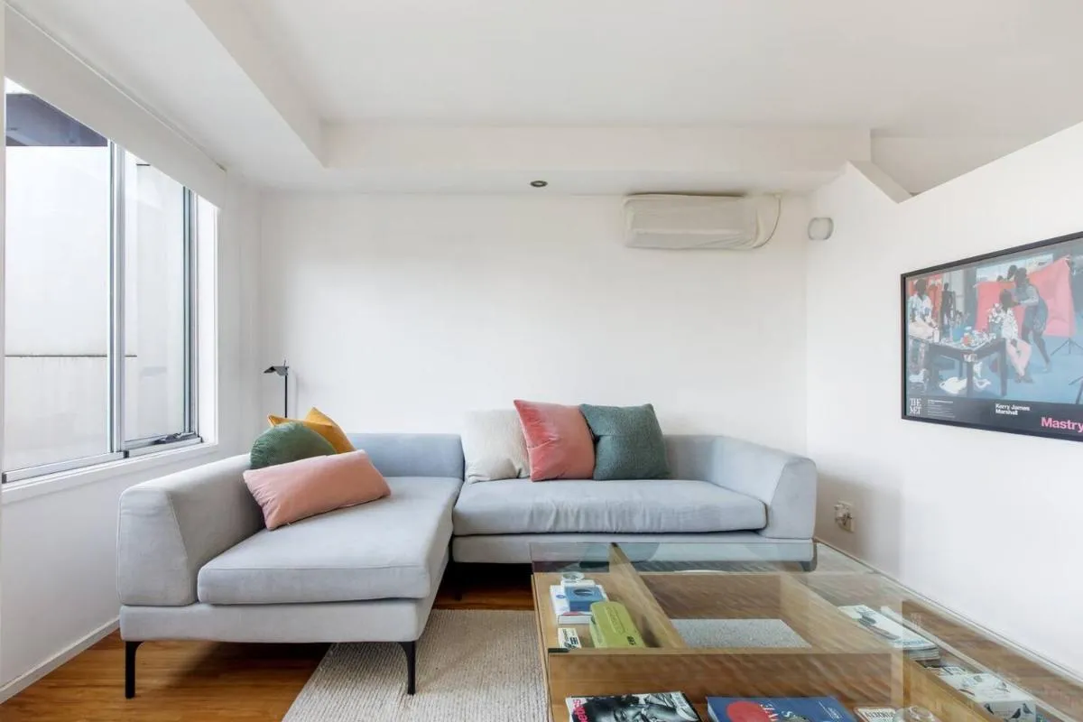 ‘Melbourne Chic on Russell’ Cosy City Living — 5