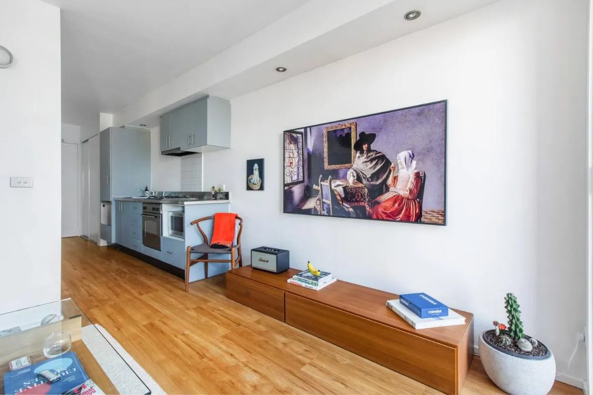 ‘Melbourne Chic on Russell’ Cosy City Living — 4