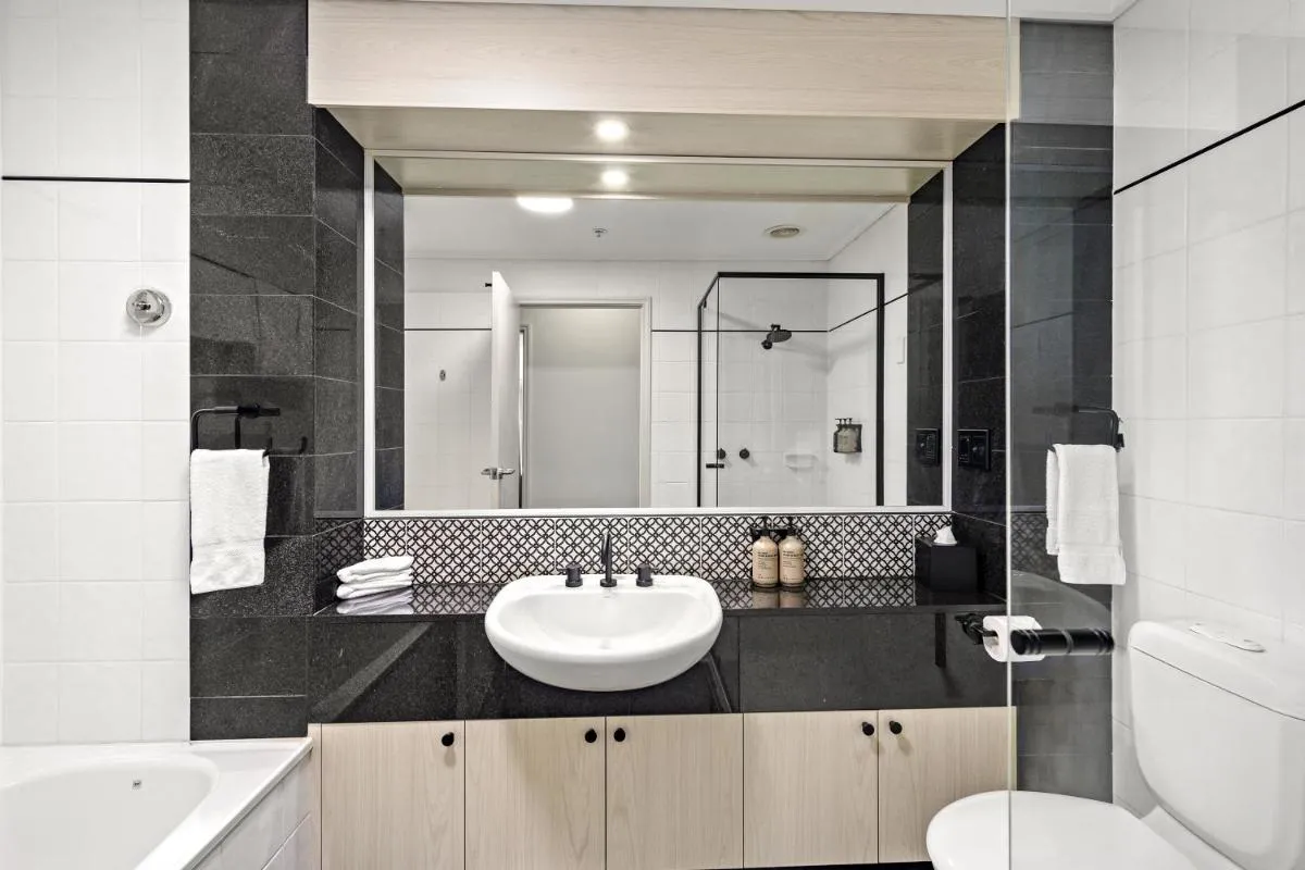 Melbourne City Suites — 4