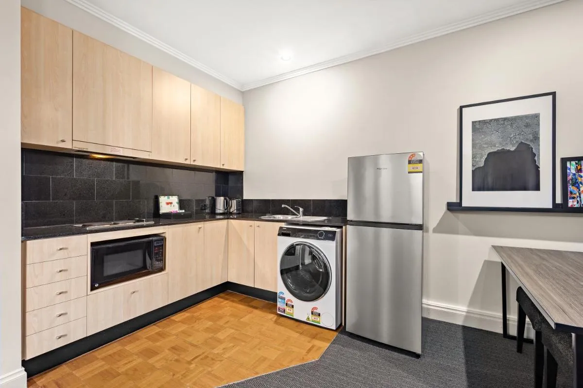 Melbourne City Suites — 3
