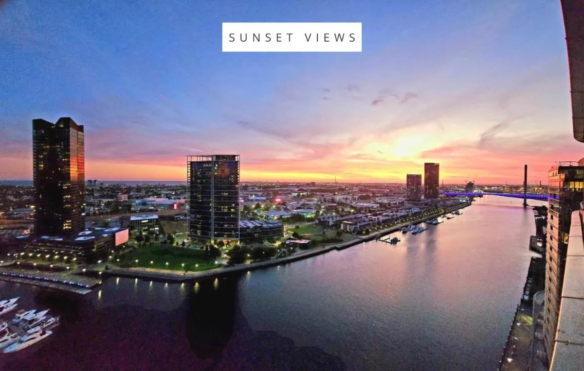 Melbourne Lifestyle Apartments – Best Views on Collins — 2