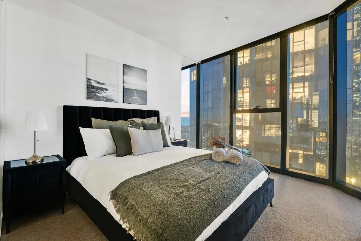 Melbourne Square Apartments — 2