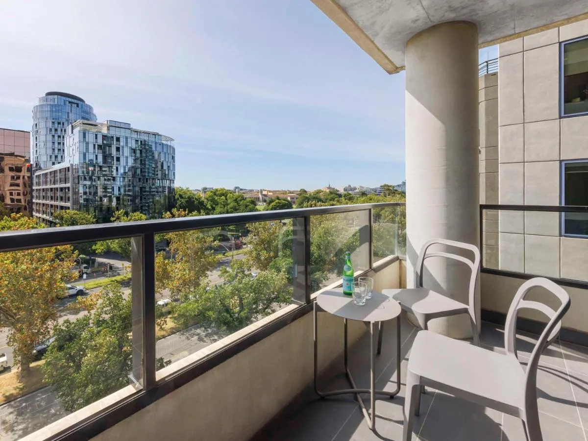 Mercure Melbourne St Kilda Road — 3