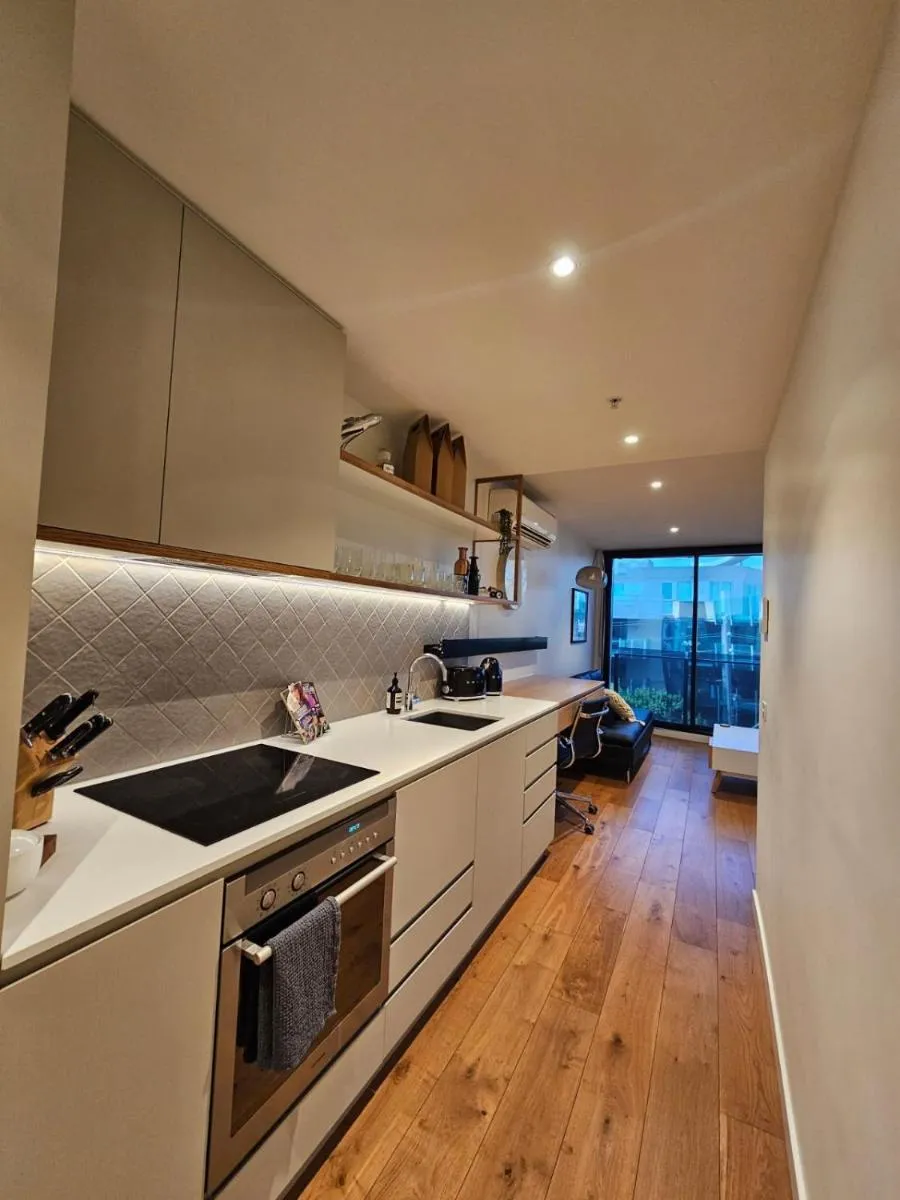 Metro Retreat on Burnley — 5