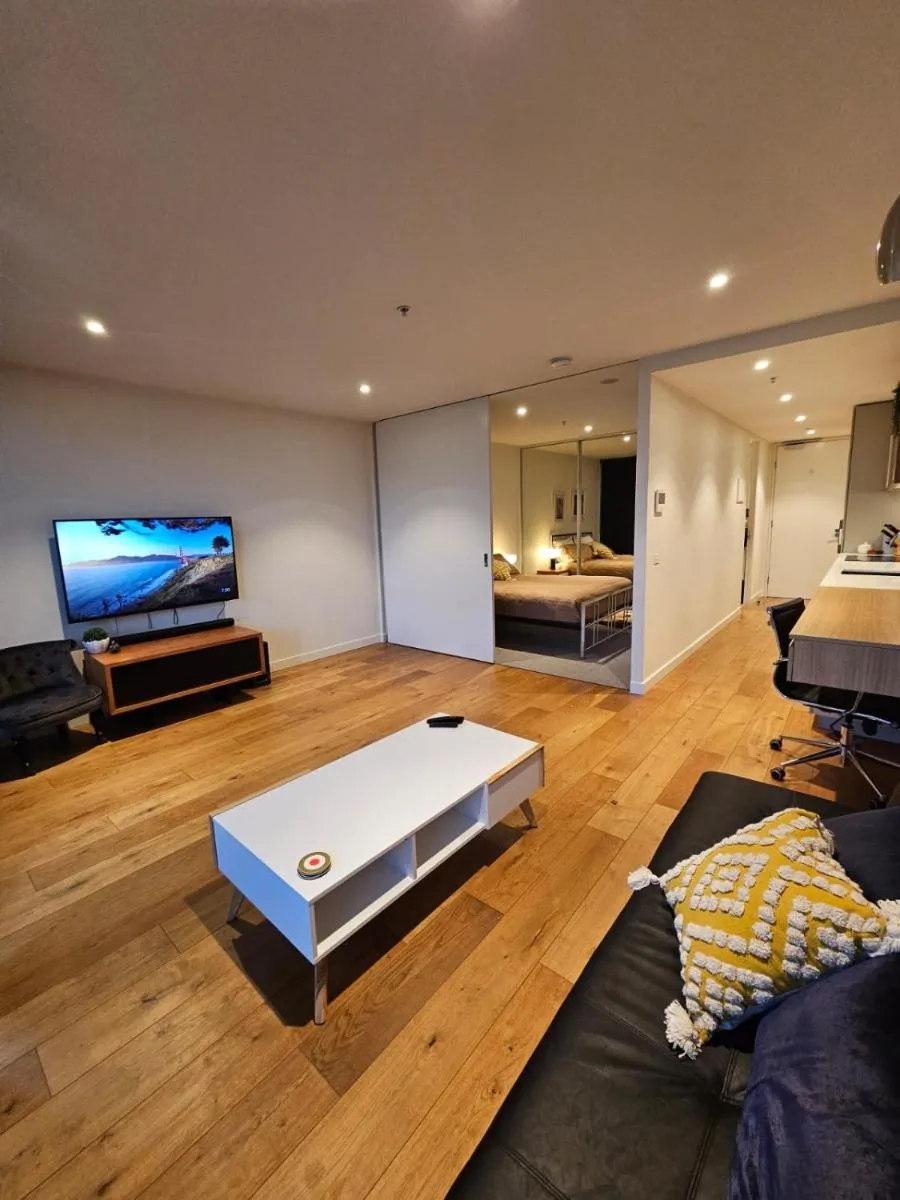 Metro Retreat on Burnley — 4