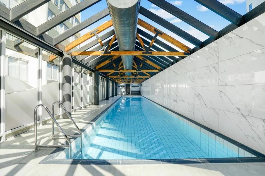 Millennial Southbank Condo Lifestyle w parking — 4