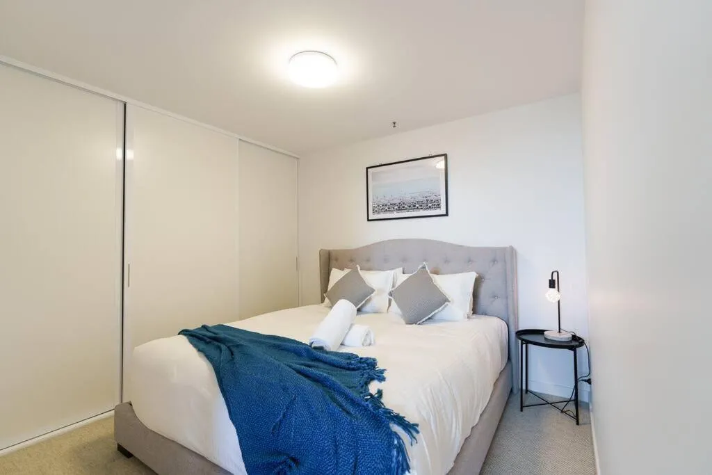 Modern 1 Bed Opposite Racecourse — 2