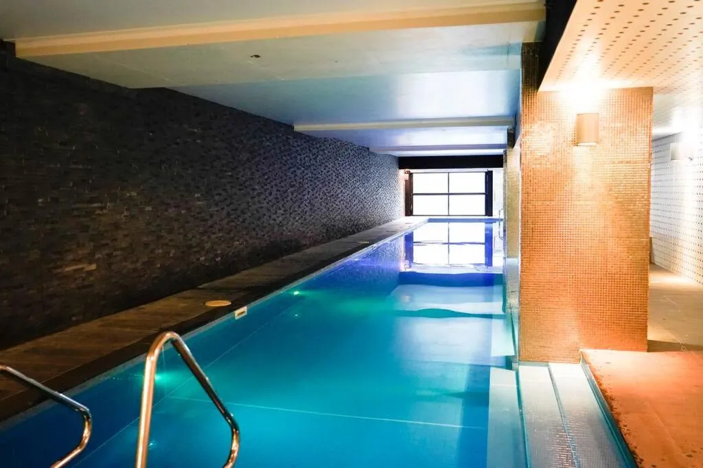 Modern 2BD w City Views, Pool, Gym and Rooftop — 4